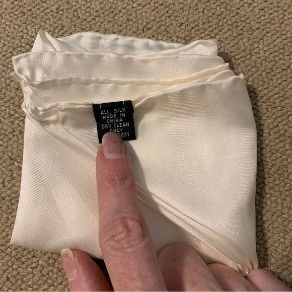 Two: Christian Dior Men’s Neck Ties. Red/Blue Paisley. 100% silk. Pocket scarf. - Picture 12 of 13